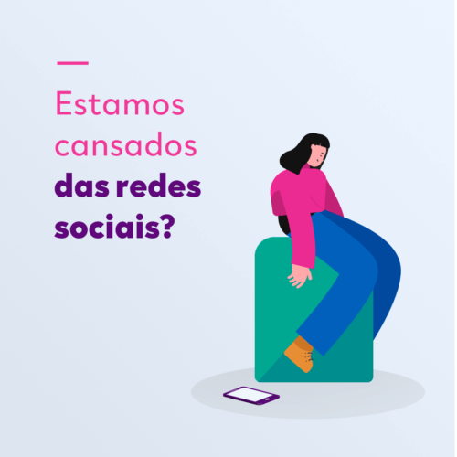 Capa do blogpost Estamos cansados das redes sociais. Arte de uma mulher sentada em uma cadeira, com expressão cansada e com um celular no chão.